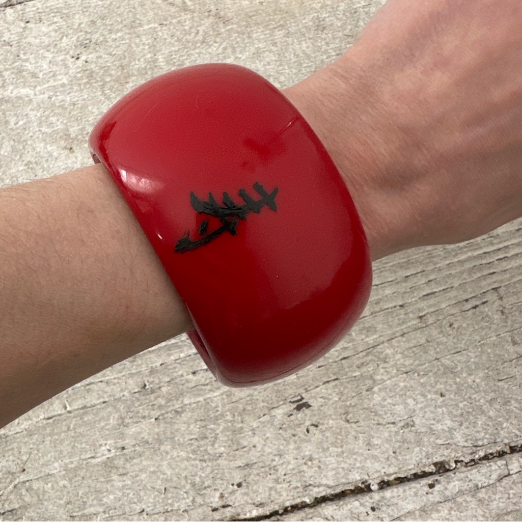 Vintage 60s Red Chunky Asian Lettering Bangle Bracelet